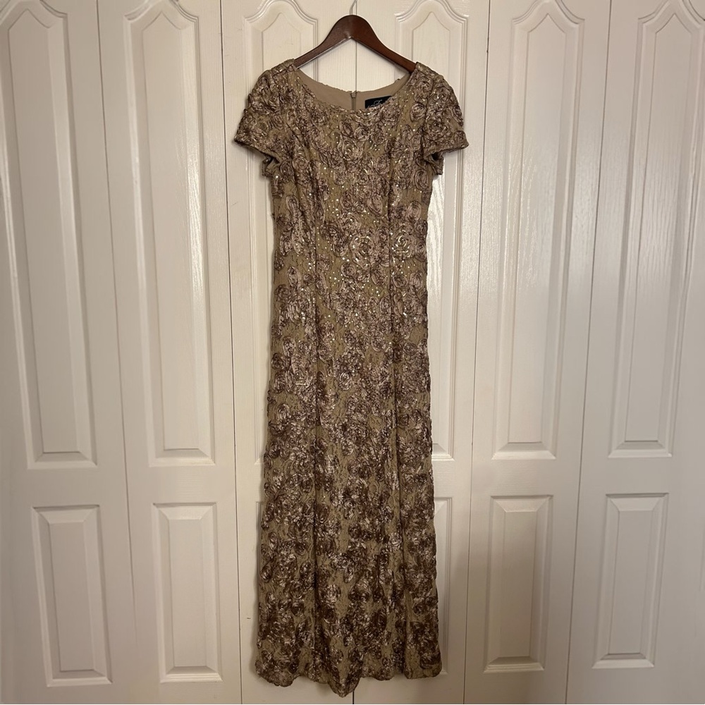 ALEX EVENINGS Bronze Sequin Floral Lace Ribbon Rosette Short Sleeve Gown - Picture 3 of 12